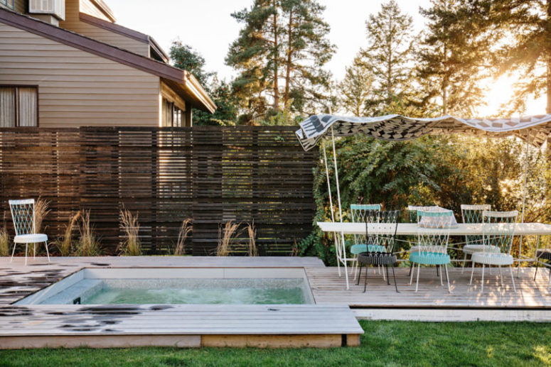 The deck also includes a hot tub, which is ideal to relax after a long day