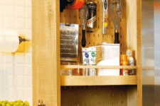 07 Smart storage solutions are integrated throughout the kitchen