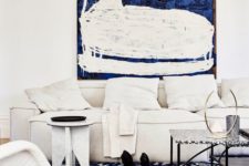 10 a gorgeous creamy space dotted with navy touches here and there is a refined idea to try