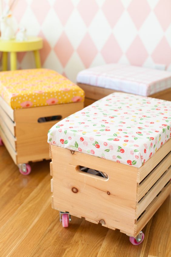 Knagglig boxes placed on colorful casters and with colorful upholstered seats is a fun idea