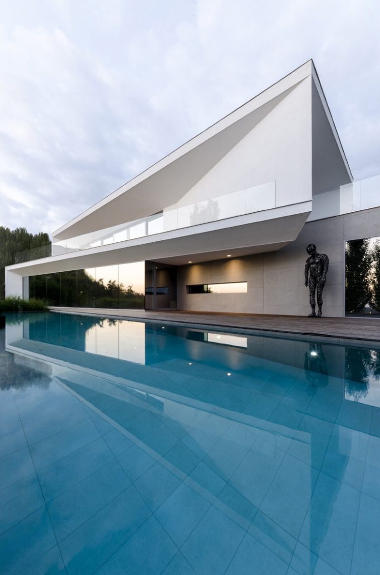 Refined Contemporary House With Works Of Art
