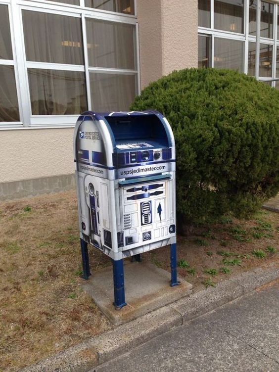 R2D2 mailbox is perfect for geeks and Star Wars fans and is a new level of the mailbox decor
