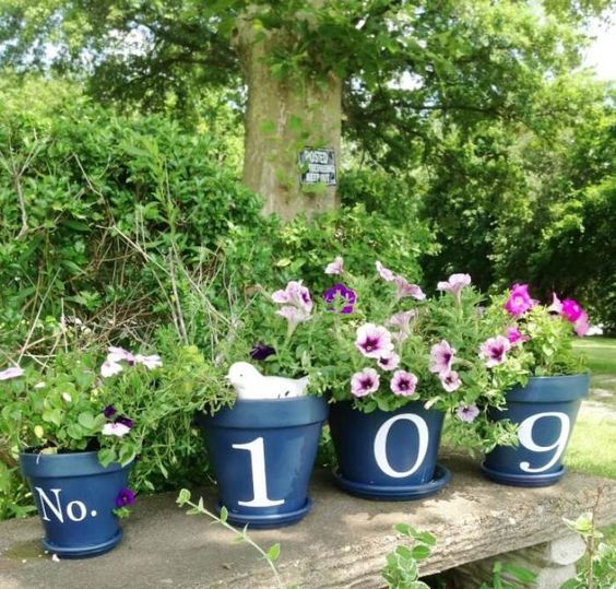 what an easy DIY - several pots with house numbers and greenery and blooms in them