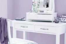 06 a dressing room done in lilac and white is a sophiticated idea with strong vintage vibes