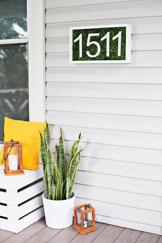 A box with moss and white house numbers is a very contemporary and eco friendly idea for any home