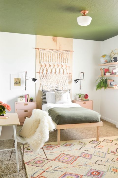 A grass green ceiling is a nice idea for a boho bedroom, add some accessories that echo