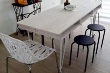 02 a relaxed whitewashed pallet dining table with a tabletop of a single pallet and thin metal legs on casters