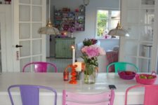 05 colorful metal chairs – the same chairs and different shades for an eclectic and colorful dining room