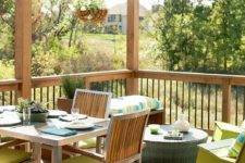 09 a small summer deck with green, neon green and turquoise touches for a bright look