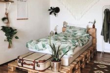 11 make a pallet bed for a guest bedroom – it will give your guests much storage on top and inside