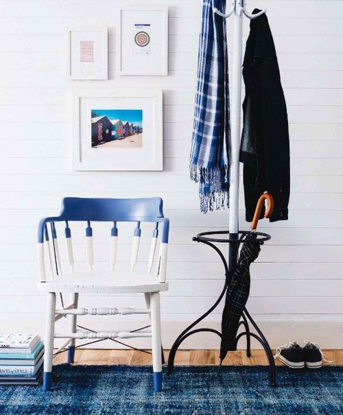 a color block and leg-dipped navy and white chair is ideal for a beach-inspired entryway