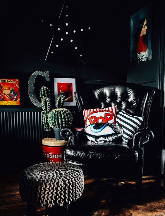 touches of white and red make this dark nook bolder, cooler and more welcoming