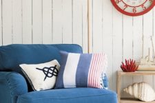 05 a nautical nook with cremay as the main color, blue as the secondary and red for highlighting the space