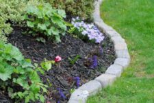 16 traditional stone edging always works for most of gardens – it’s neutral and timeless, besides it’s very durable