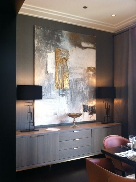 an oversized abstract artwork with touches of gold is a bright and chic idea to rock