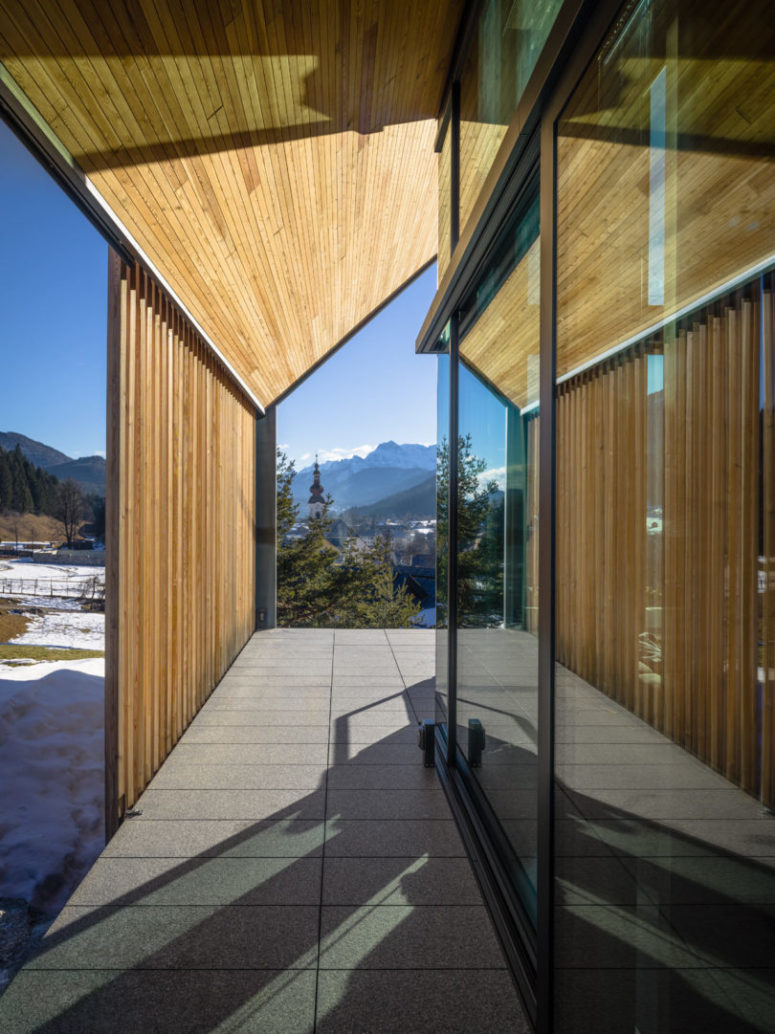 The pavilions are done with wood sunshades to avoid excessive sunshine in the mountains