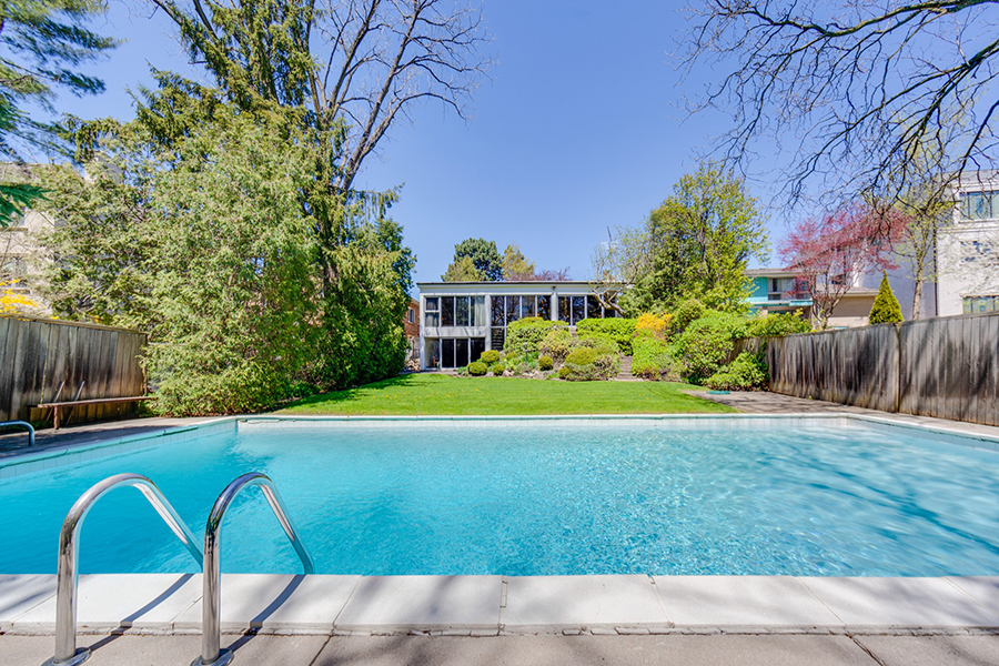 There's a lawn, a garden and a large pool, which makes this mid century modern even cooler
