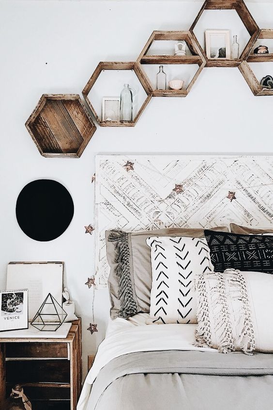 hexagon-shaped wooden shelves attached over the bed perfectly finish off the boho bedroom decor