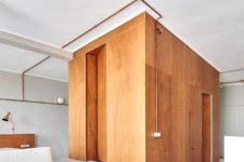 03 The plywood unit contains toilets, closets and laundry and divides the spaces