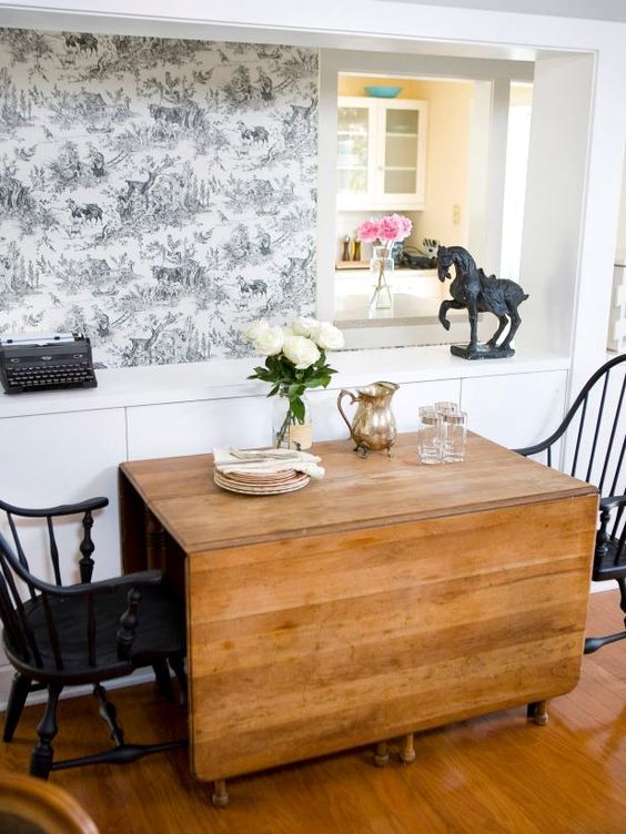 a traditional drop-leaf dining table will save much space and add a cozy vintage touch to the room
