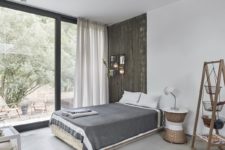08 Here’s another bedoro with a reclaimed wood wall, a bed, wall lamps, a glazed wall and wooden furniture