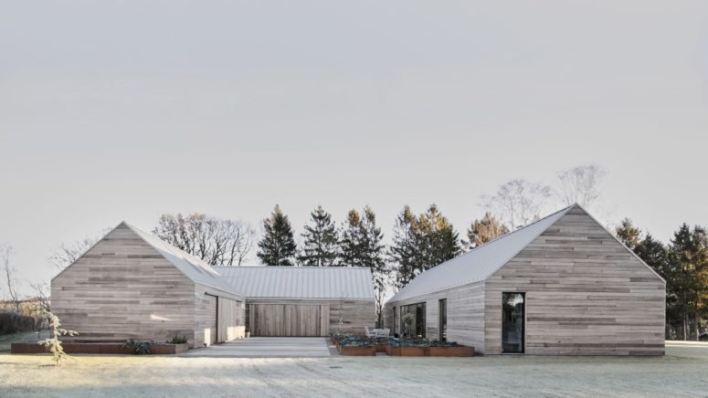 This home consists of severla barn like parts, the exterior of which is inspried by traditional Danish barns