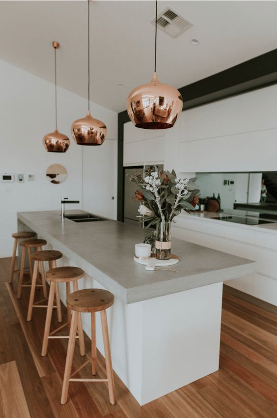 copper pendant lamps add a metallic touch and make the kitchen look bold, chic and catchy
