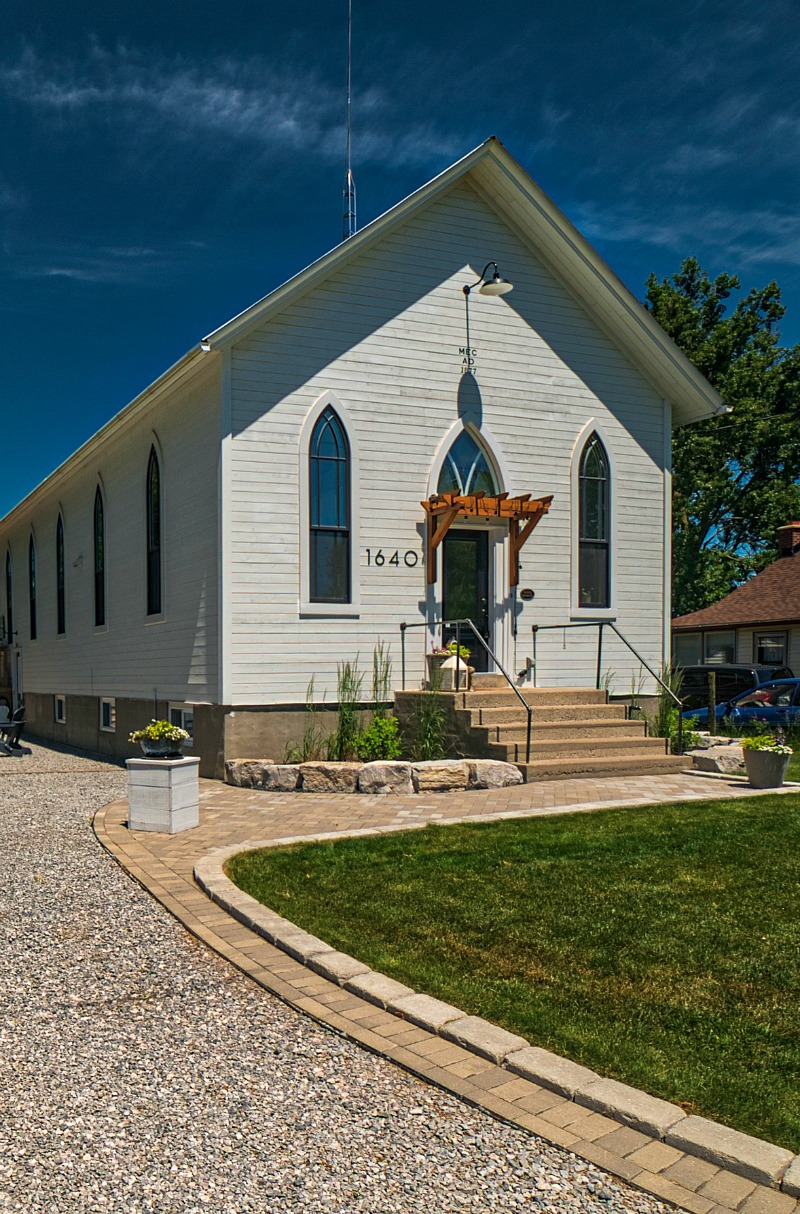 This pretty famrhouse is a converted and renovated church of 1877, its exterior reminds of that