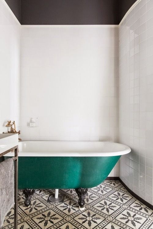 an emerald bathtub will not only make your monochromatic bathroom bold but also will hint on the fall