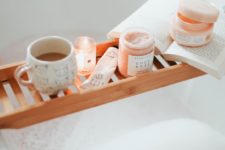 25 pumpkin spice and other candles with fall aromas will make you feel like fall while taking a bath