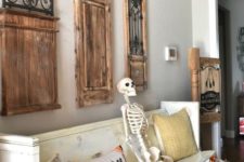 27 put a skeleton on the bench and some Halloween-inspired pillows, and you have a Halloween entryway