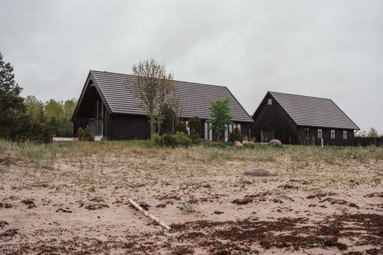 This holiday home is composed of two black houses placed on the beach in an old finishing village