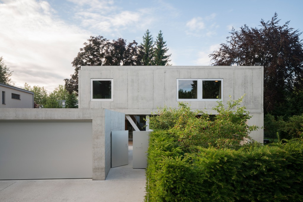 This house is called UF Haus, it's made of all raw materials, where concrete is the main one