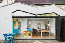 04 The whole extension can be opened up to the outdoor spaces with a folding door