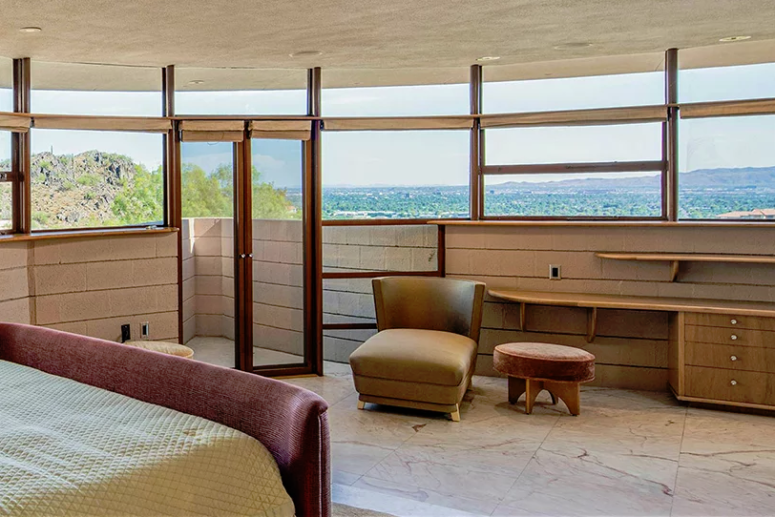 The bedrooms feature amazing views and glazed walls but they still keep privacy