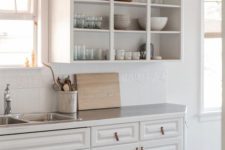 13 closed lower cabinets and open upper ones for a neutral and simple farmhouse kitchen