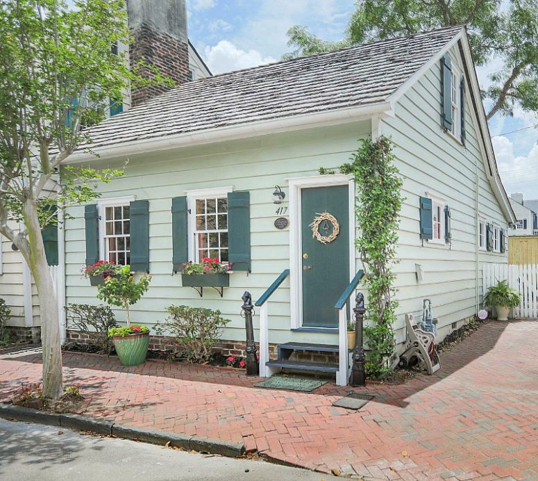 Historic Savannah Cottage With Impeccable Charm