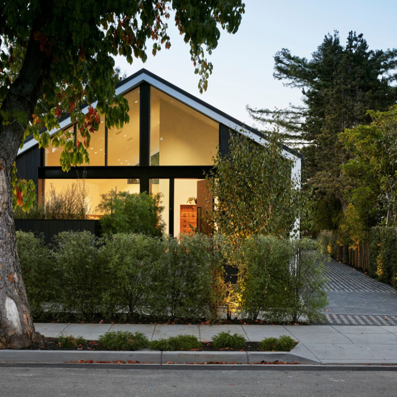 This contemporary home in California features contrasts and contemporary and mid century modern design