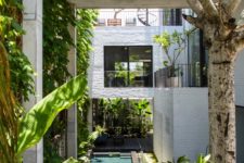 03 The house is built of several volumes, with lots of greenery, which brings a natural feel to the spaces