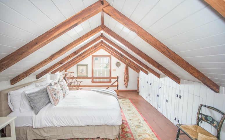 The attic space and much natural light make the bedroom veyr cozy and comfy