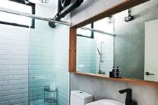 22 exposed metal pipes in the bathroom and industrial lamps make the space look cooler
