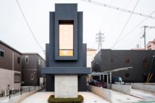 01 This dwelling is called Slender House and it festures a deep and narrow lot in a densely populated area