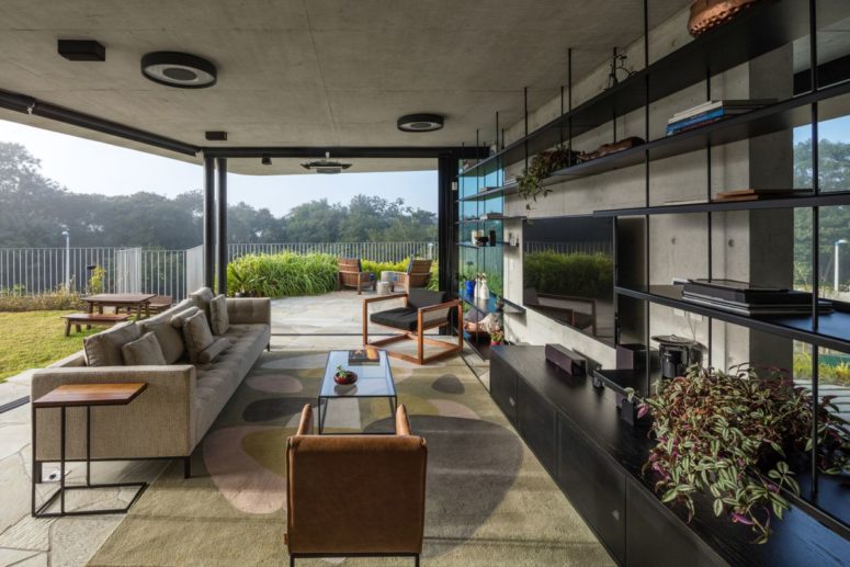 The common areas enjoy a seamless connection to the outdoors thanks to the sliding glass doors