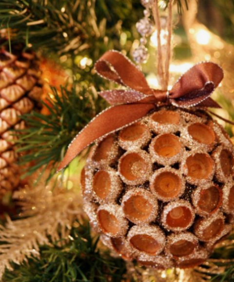 a glitter acorn Christmas ornament with a matching bow is a fun and very natural idea of a winter decoration