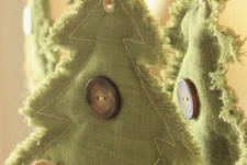 19 Christmas tree ornaments of green fabric, with large buttons, twine and cinnamon sticks are a cute holiday craft