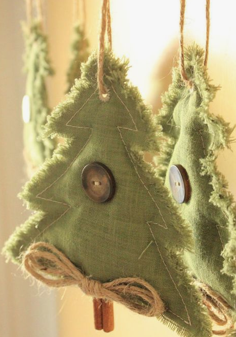 Christmas tree ornaments of green fabric, with large buttons, twine and cinnamon sticks are a cute holiday craft