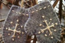21 grey felt mitten Christmas ornaments with embroidery are super cute and can be easily DIYed