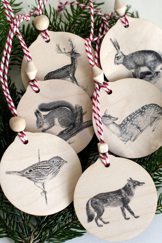 plywood slices with animal prints and wooden beads are great for styling your rustic Christmas tree