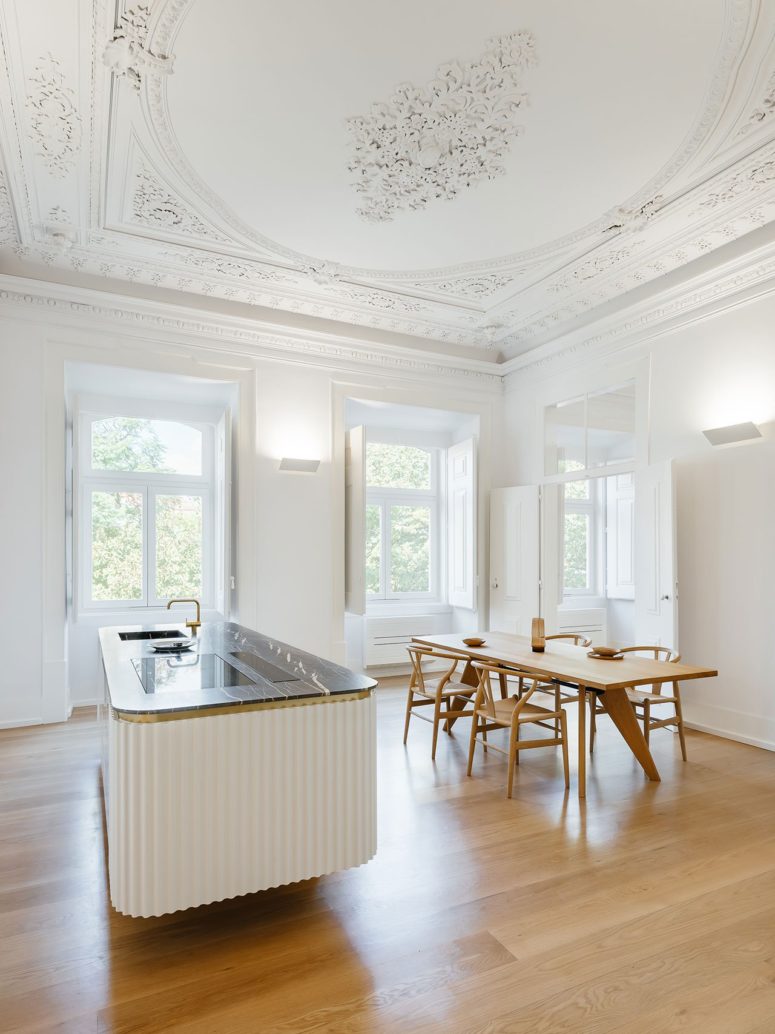 This stylish minimalist apartment is located in a histric building built in the 18th century and it's very chic