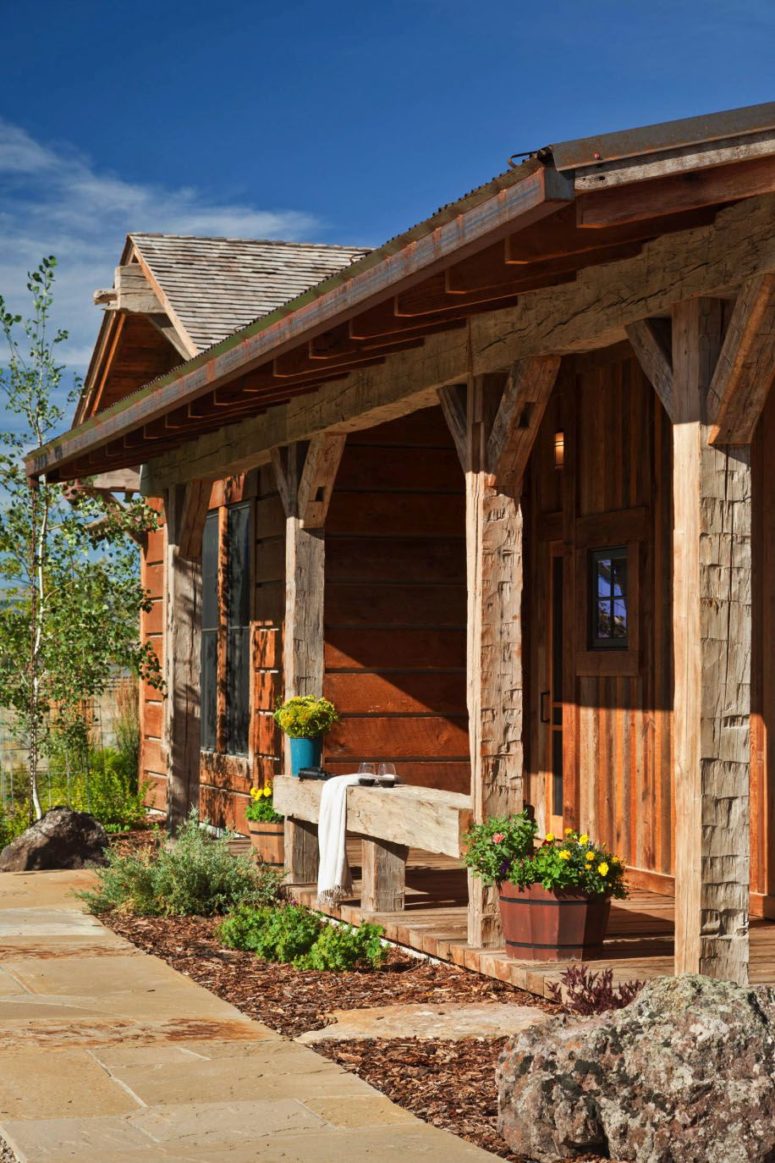 Montana Retreat Done In Traditional Rustic Style